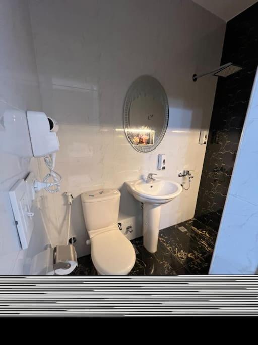 Luxury Apartment Downtown Кайро Екстериор снимка