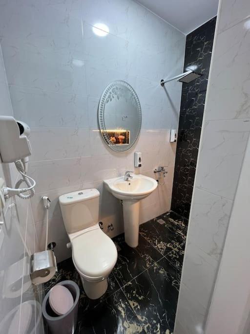 Luxury Apartment Downtown Кайро Екстериор снимка