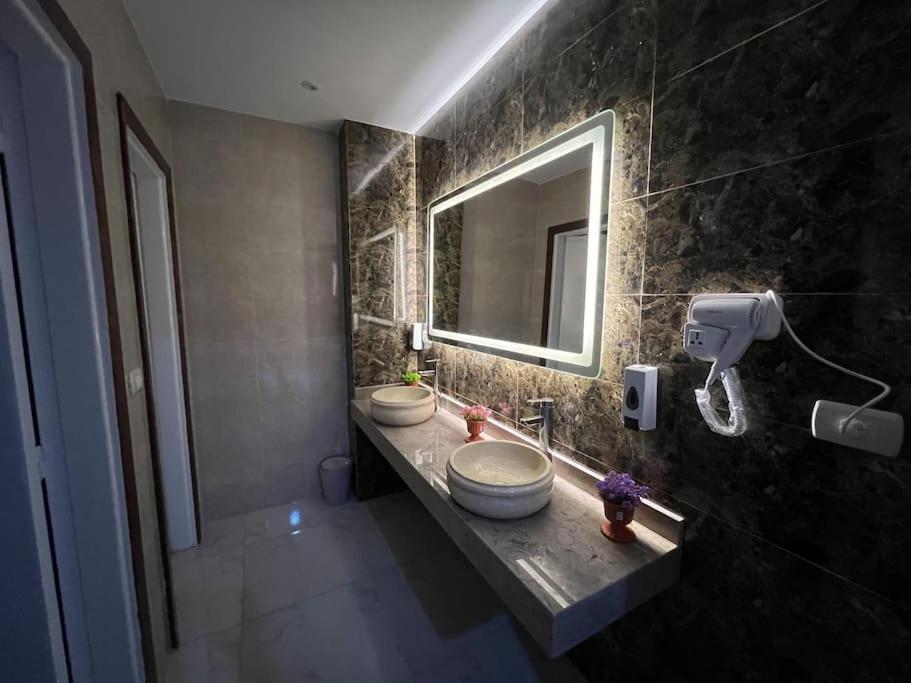 Luxury Apartment Downtown Кайро Екстериор снимка