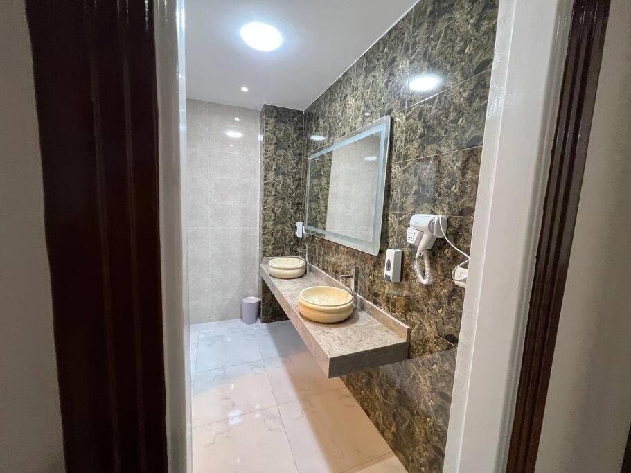 Luxury Apartment Downtown Кайро Екстериор снимка