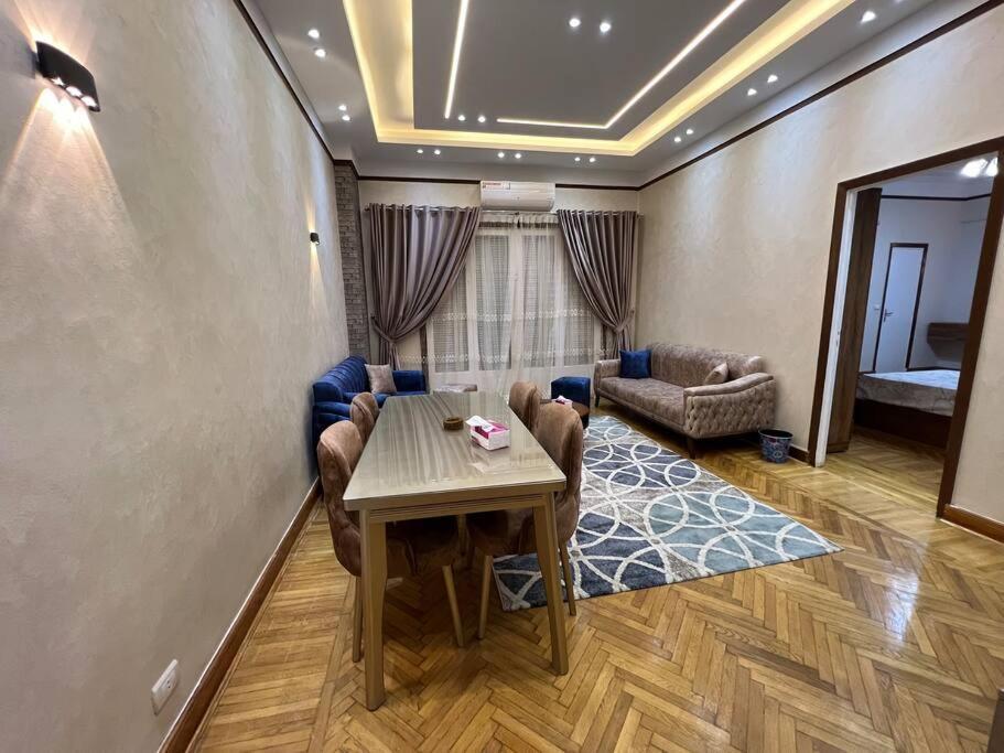 Luxury Apartment Downtown Кайро Екстериор снимка